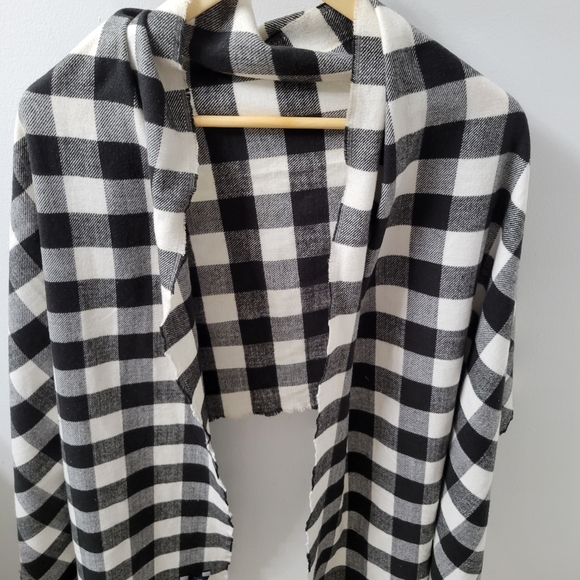 J Crew Rectangle Blanket Scarf with Pom Poms Black and White Check - Picture 6 of 10